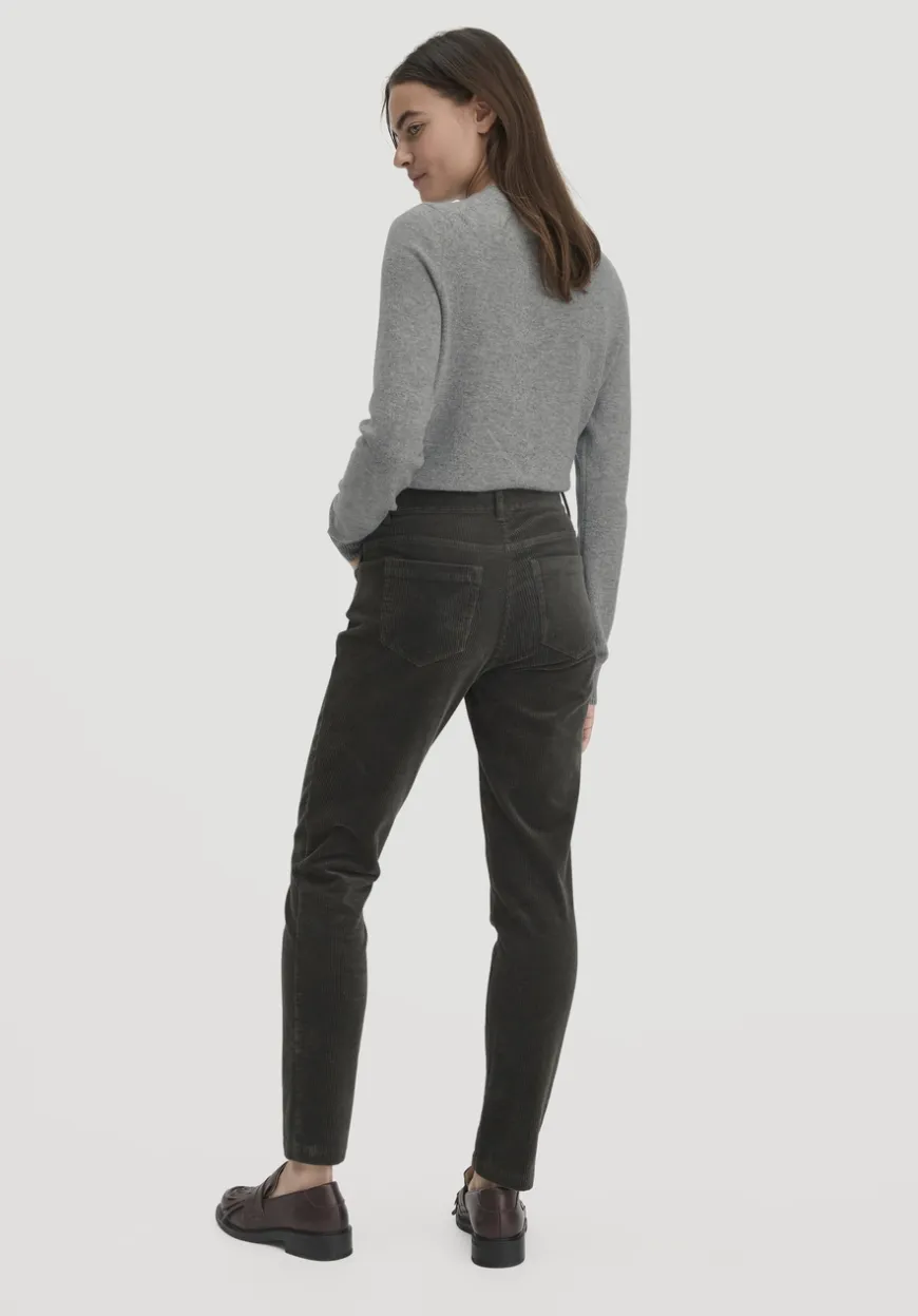 hessnatur Cordhose Slim Leg Regular aus Bio-Baumwolle von|Damen Hosen & Shorts