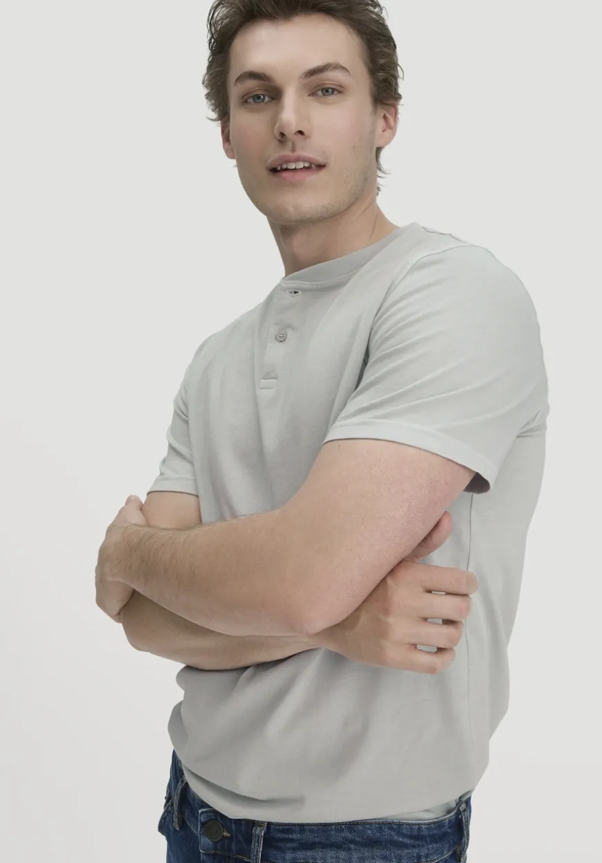hessnatur Heavy Jersey Henley Shirt Relaxed aus reiner Bio-Baumwolle von|Herren T-Shirts