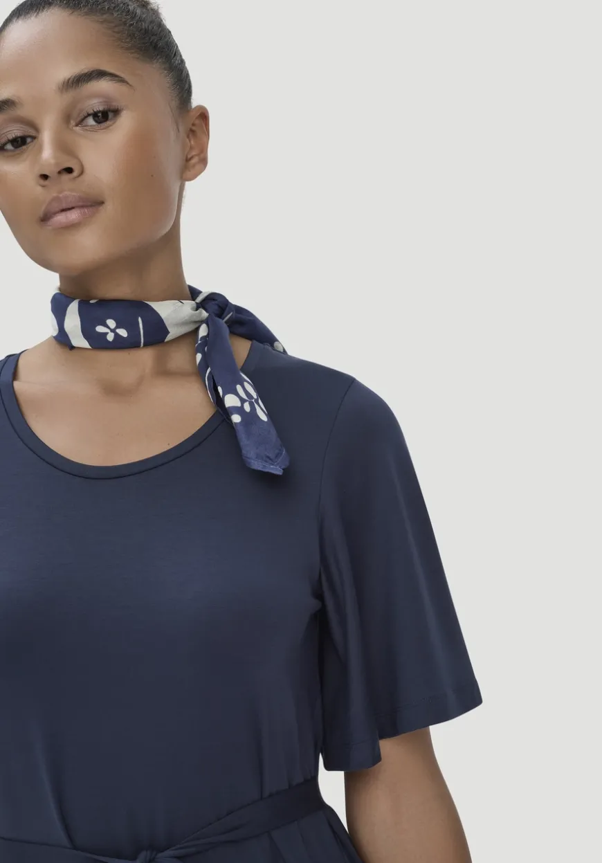 hessnatur Jersey Kleid Kniebedeckend Slim aus TENCEL™ Lyocell von|Damen Kleider & Röcke