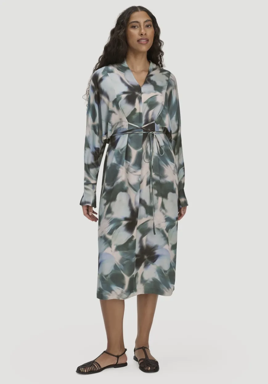 hessnatur Kimono Kleid Wickeloptik Midi aus LENZING™ ECOVERO™ von|Damen Kleider & Röcke