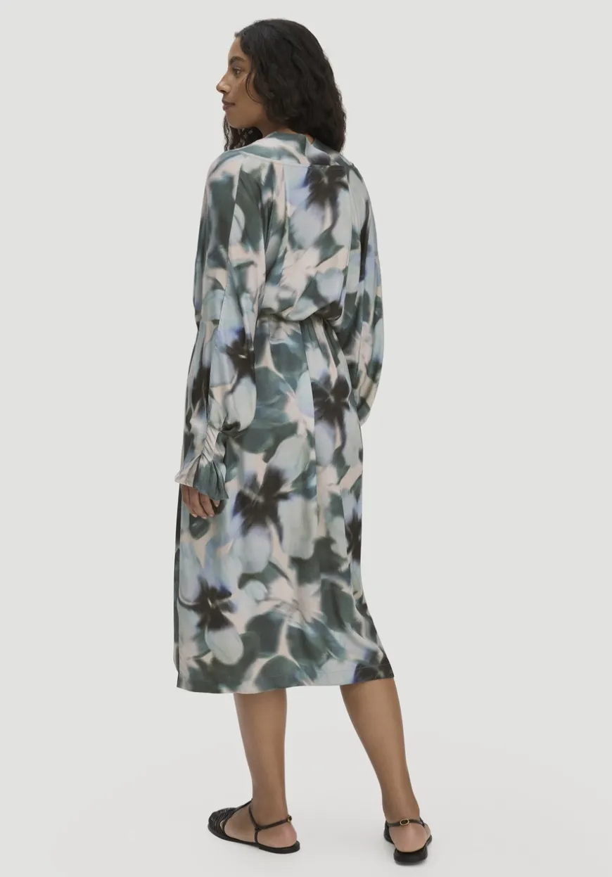 hessnatur Kimono Kleid Wickeloptik Midi aus LENZING™ ECOVERO™ von|Damen Kleider & Röcke