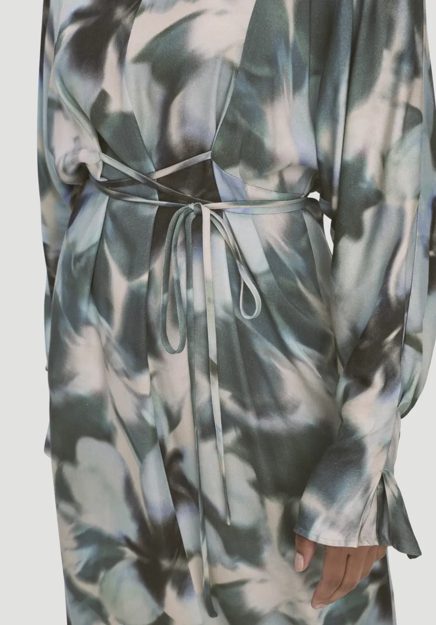 hessnatur Kimono Kleid Wickeloptik Midi aus LENZING™ ECOVERO™ von|Damen Kleider & Röcke