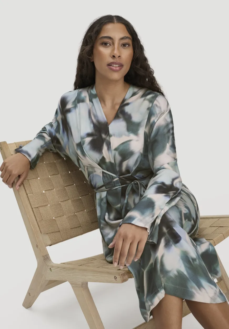 hessnatur Kimono Kleid Wickeloptik Midi aus LENZING™ ECOVERO™ von|Damen Kleider & Röcke