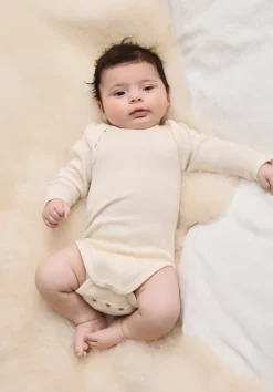 hessnatur Langarm Body aus Bio-Baumwolle mit Bio-Merinowolle und Seide von| Bodys|Baby-Bodys