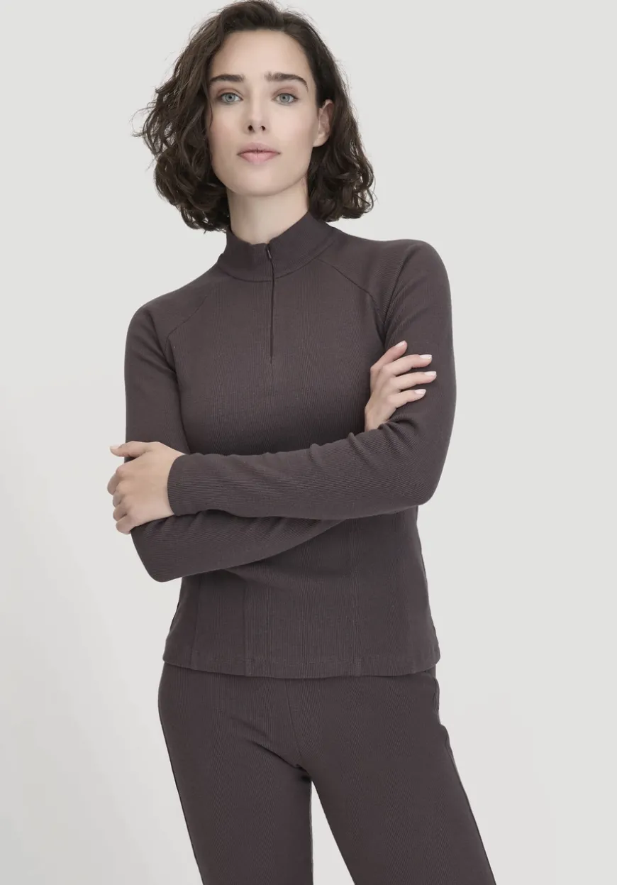 hessnatur Longsleeve Fitted BETTER RECYCLING aus Bio-Baumwolle von|Damen Shirts & Tops|Yoga & Activewear