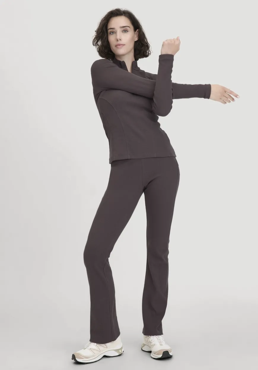 hessnatur Longsleeve Fitted BETTER RECYCLING aus Bio-Baumwolle von|Damen Shirts & Tops|Yoga & Activewear