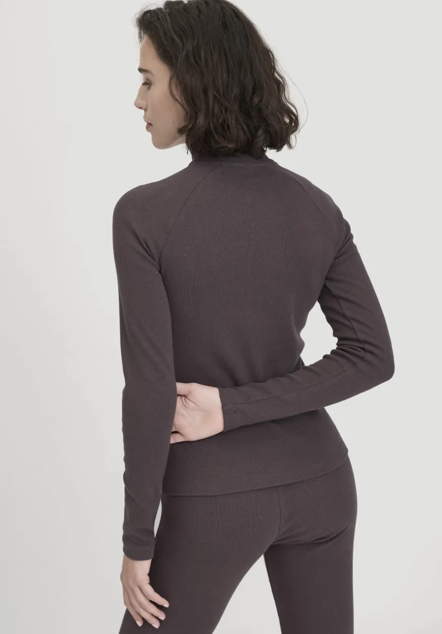 hessnatur Longsleeve Fitted BETTER RECYCLING aus Bio-Baumwolle von|Damen Shirts & Tops|Yoga & Activewear