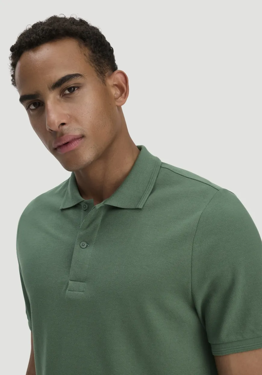hessnatur Piqué Polo Regular aus reiner Bio-Baumwolle von|Herren T-Shirts|T-Shirts