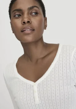 hessnatur Pointelle Henley Schlafshirt PURE COTTON aus reiner Bio-Baumwolle von|Damen Nachtwäsche|Nachtwäsche