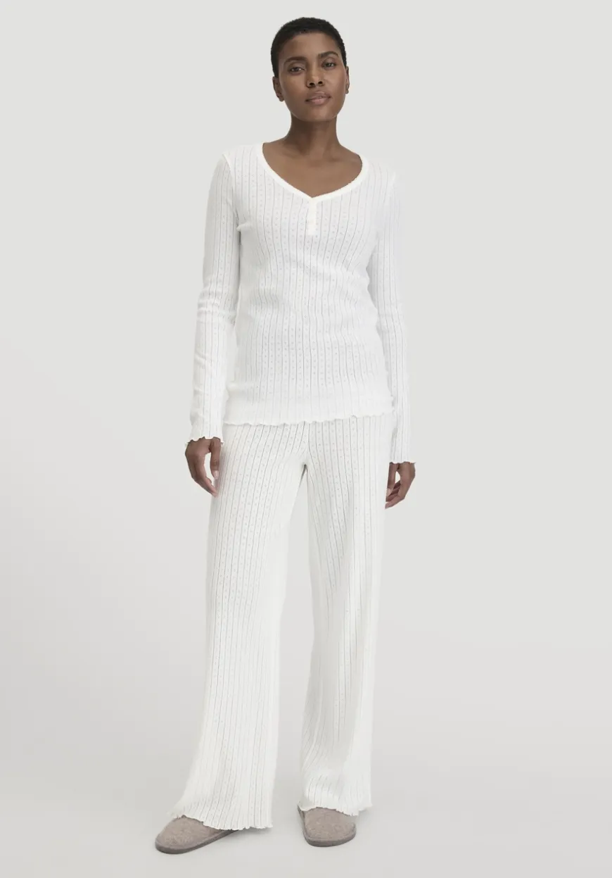 hessnatur Pointelle Schlafhose Relaxed PURE COTTON aus reiner Bio-Baumwolle von|Damen Nachtwäsche|Nachtwäsche