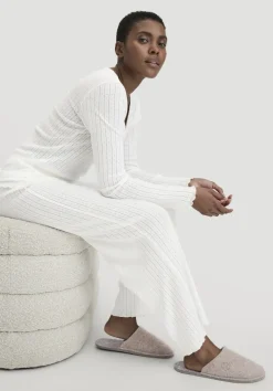 hessnatur Pointelle Schlafhose Relaxed PURE COTTON aus reiner Bio-Baumwolle von|Damen Nachtwäsche|Nachtwäsche