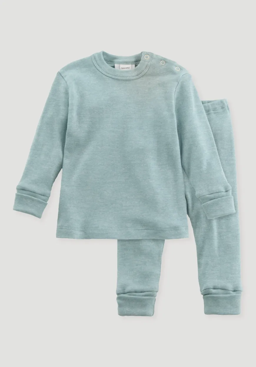 hessnatur Pyjama aus Bio-Baumwolle mit Bio-Merinowolle und Seide von| Pyjamas & Schlafoveralls|Baby Nachtwäsche