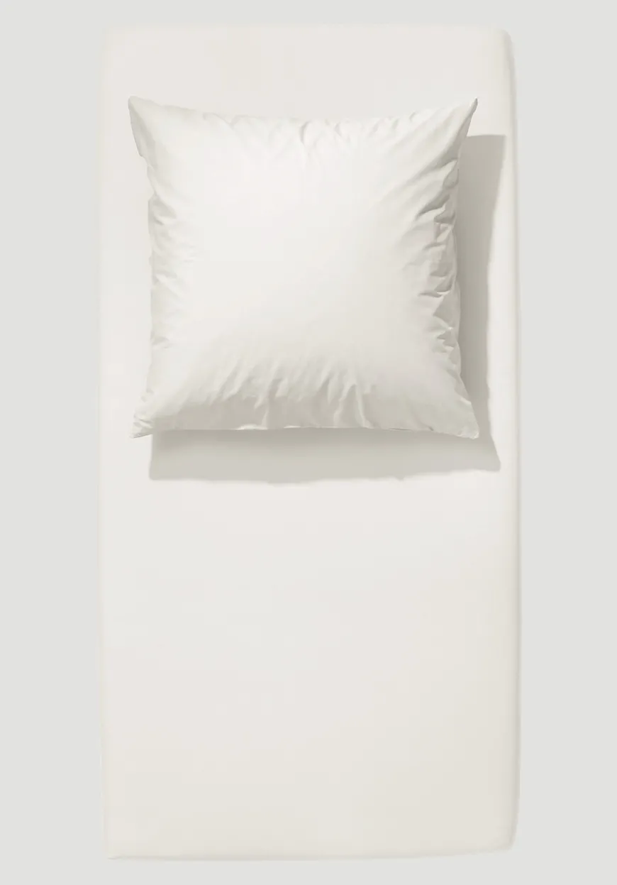 hessnatur Satin Spannbettlaken aus reiner Bio-Baumwolle von| Spannbettlaken