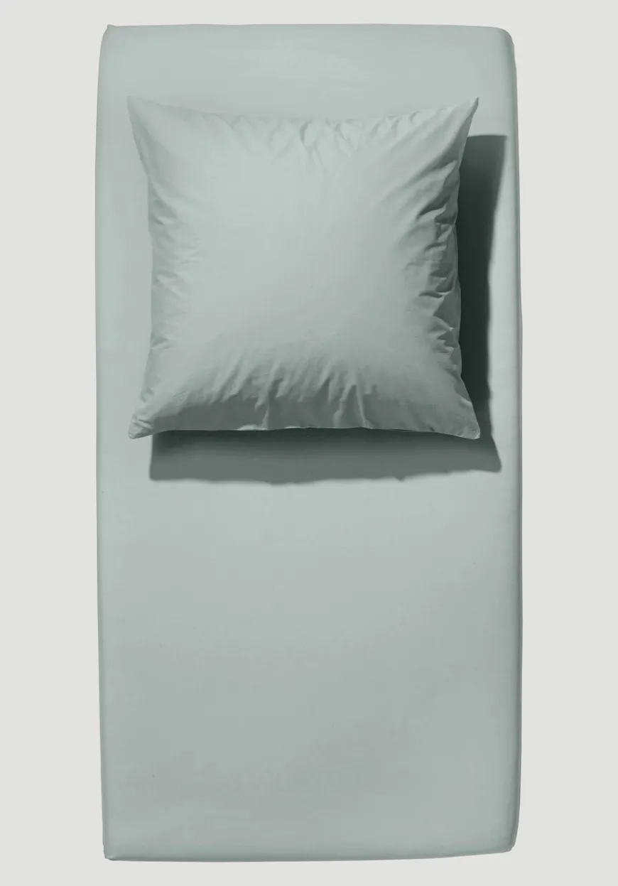 hessnatur Satin Spannbettlaken aus reiner Bio-Baumwolle von| Spannbettlaken