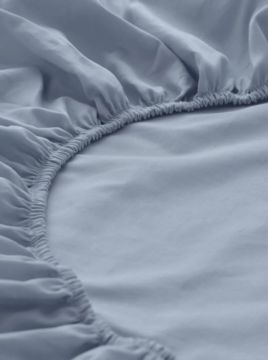 hessnatur Satin Spannbettlaken aus reiner Bio-Baumwolle von| Spannbettlaken