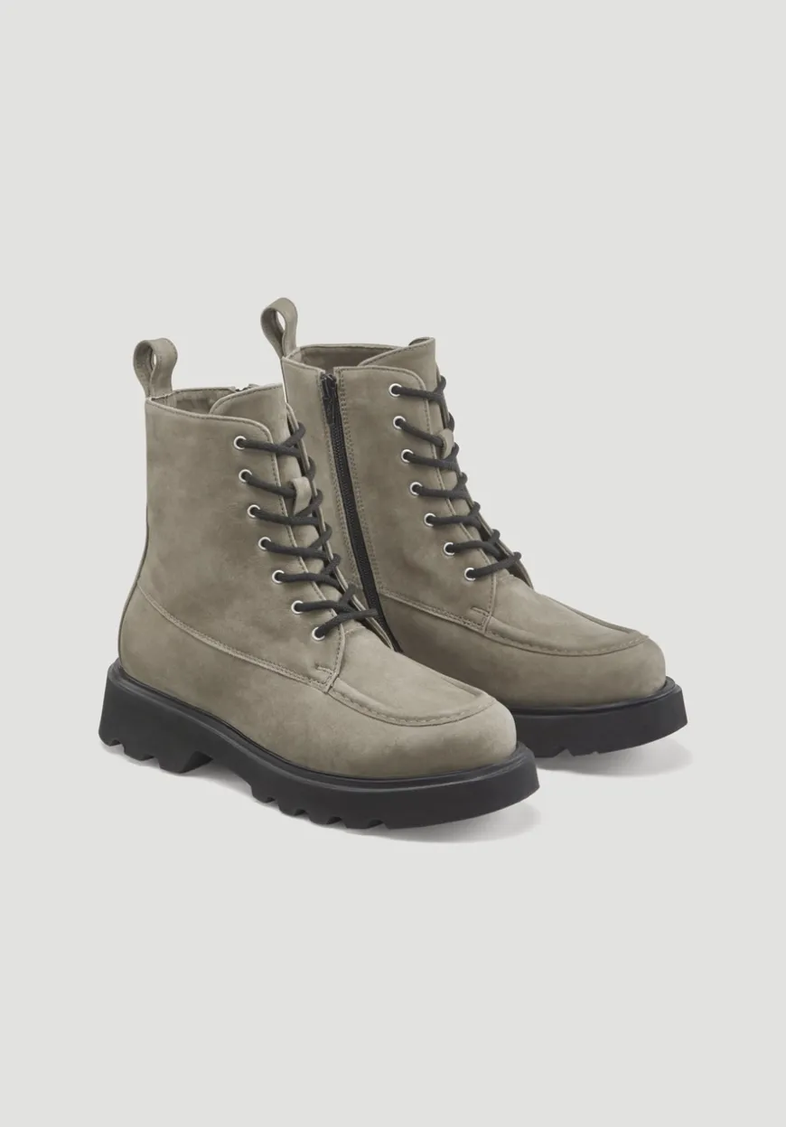 hessnatur Schnürstiefel aus chromfrei gegerbtem Nubuk-Leder von|Damen Schuhe