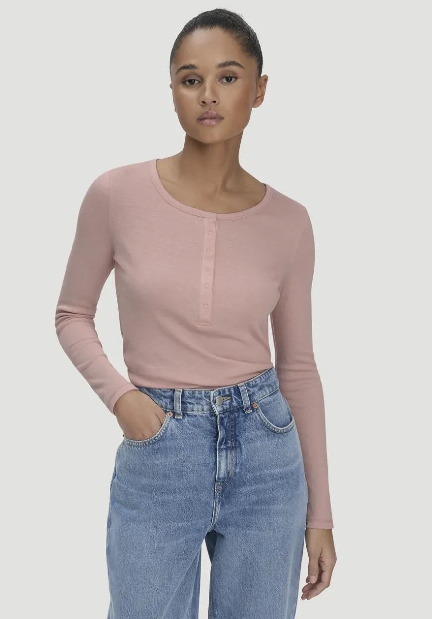 hessnatur Softrib Longsleeve Henley Fitted aus Bio-Baumwolle und Tencel™ Modal von|Damen Shirts & Tops