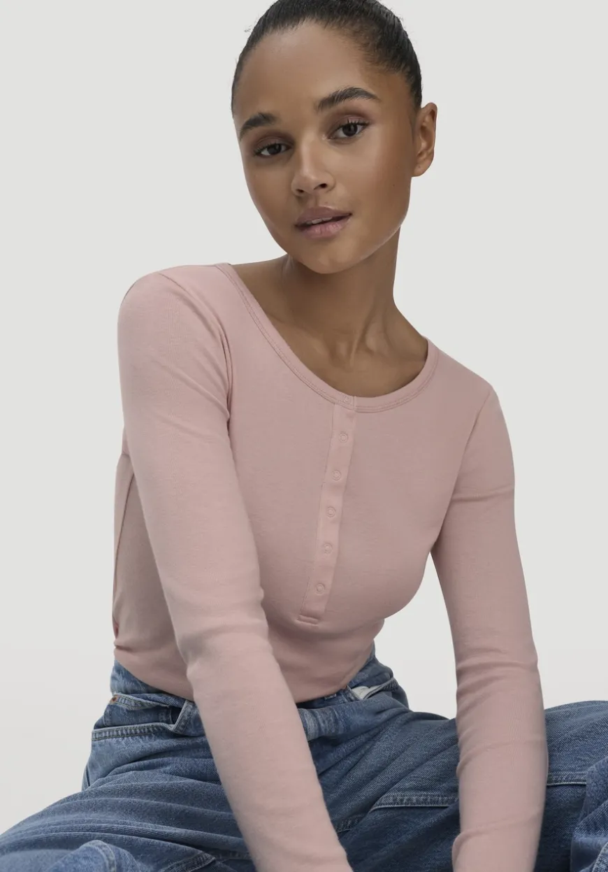 hessnatur Softrib Longsleeve Henley Fitted aus Bio-Baumwolle und Tencel™ Modal von|Damen Shirts & Tops