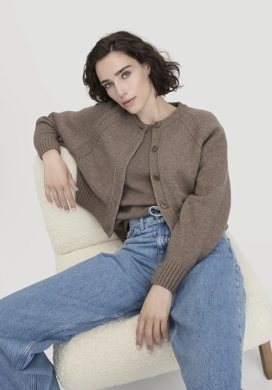 hessnatur Strick Jacke Relaxed Cropped aus Bio-Merinowolle mit Bio-Baumwolle von|Damen Strickjacken