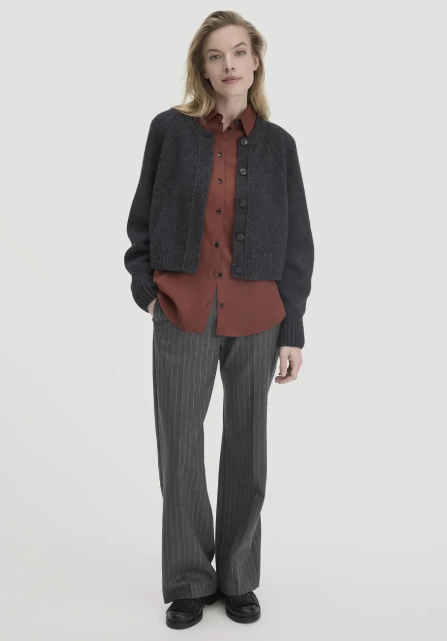 hessnatur Strick Jacke Relaxed Cropped aus Bio-Merinowolle mit Bio-Baumwolle von|Damen Strickjacken