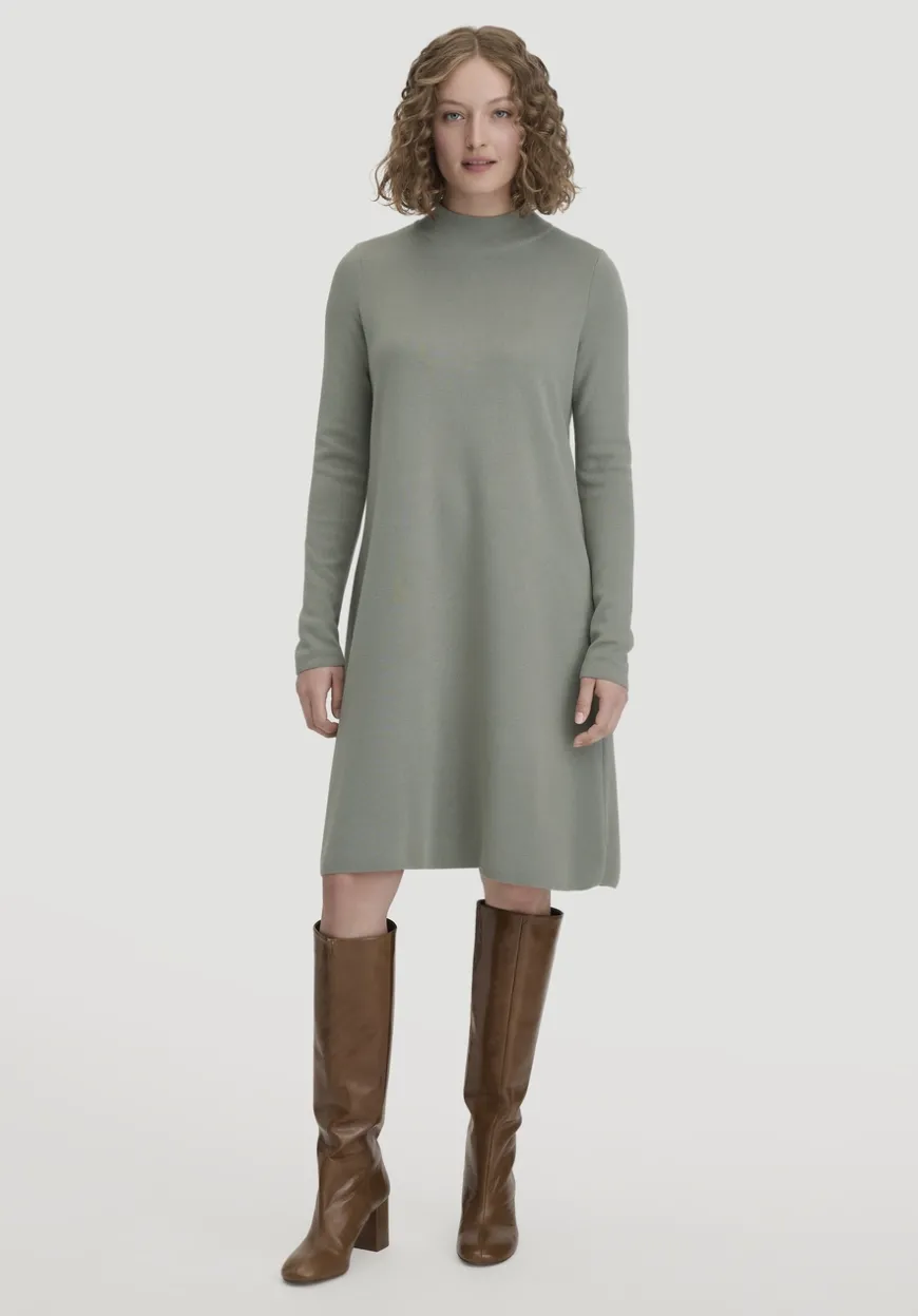 hessnatur Strick Kleid Relaxed aus TENCEL™ Lyocell mit Bio-Baumwolle von|Damen Kleider & Röcke|T-Shirts