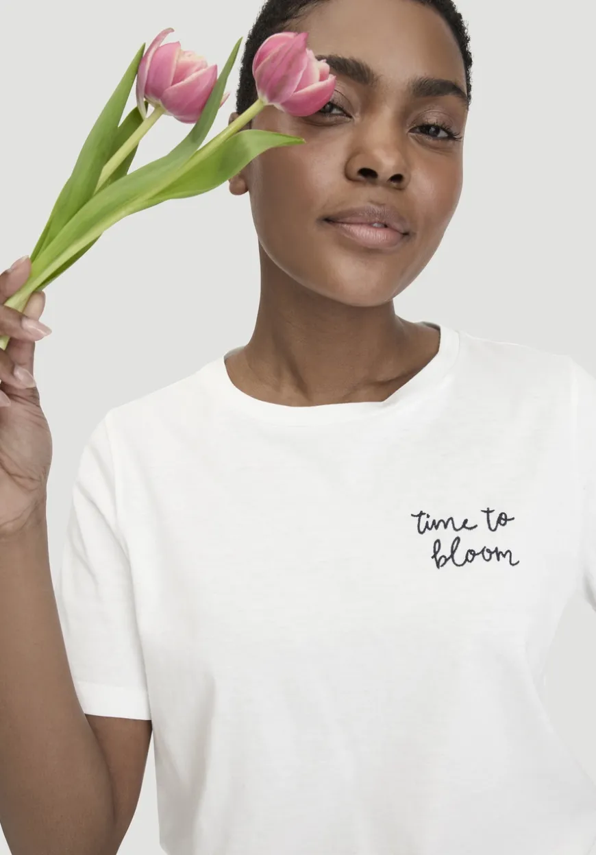 hessnatur T-Shirt Relaxed aus einer Bio-Baumwolle von|Damen Shirts & Tops|T-Shirts