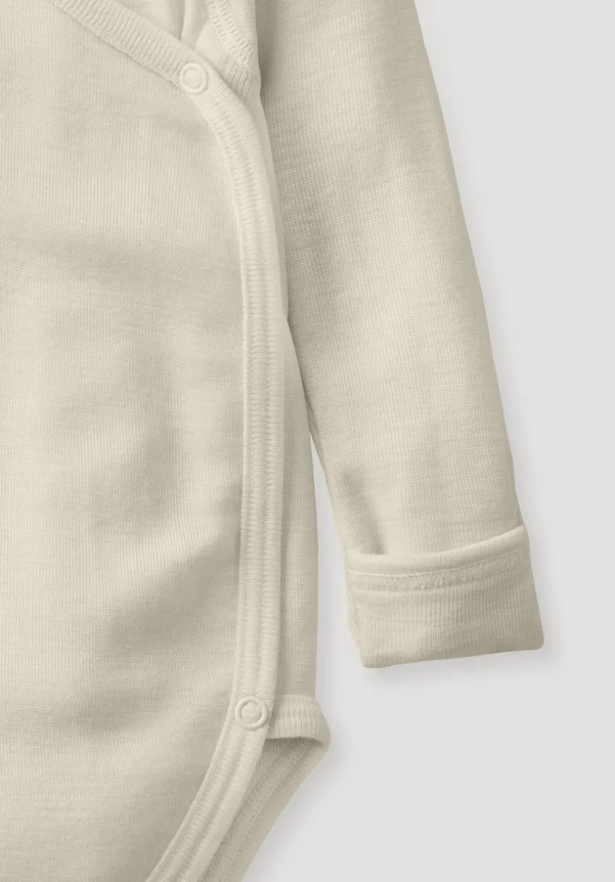 hessnatur Wickelbody Langarm aus Bio-Merinowolle mit Seide von| Bodys|Baby-Bodys
