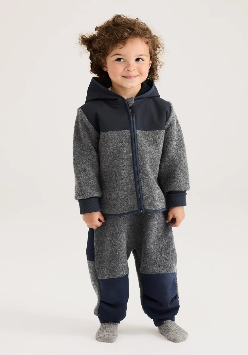 hessnatur Wollwalk Latzhose aus Bio-Merinowolle mit Nature Shell von| Hosen